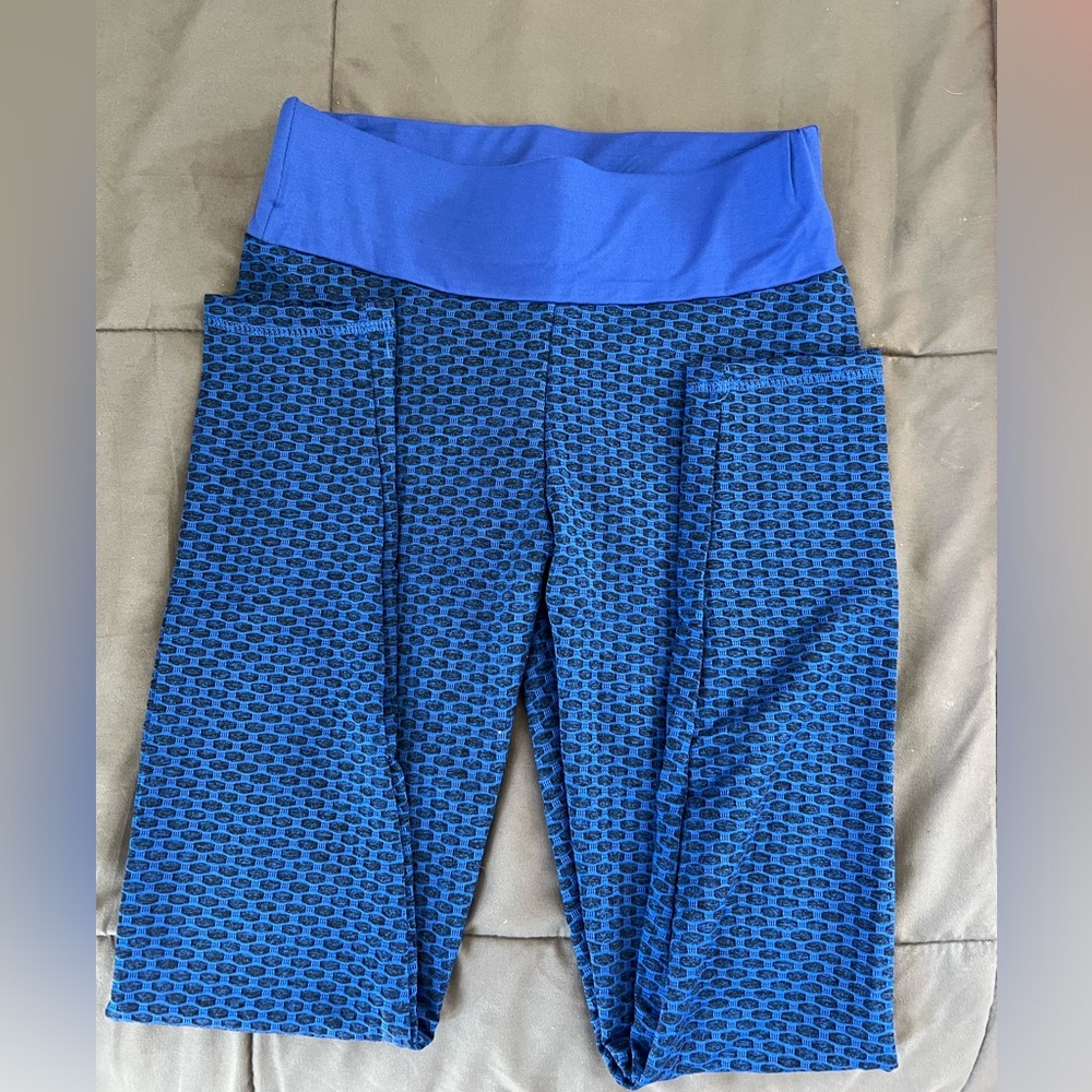 Super cute TikTok style butt scrunch yoga pants